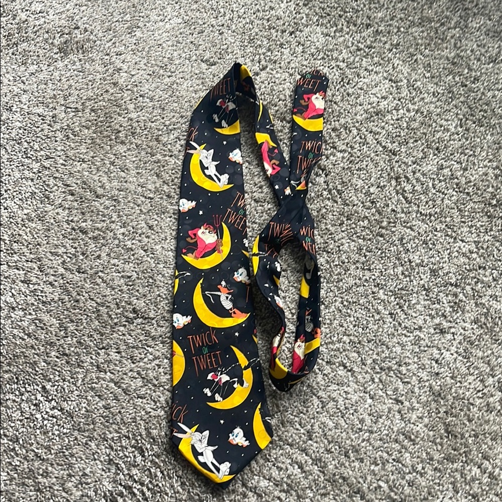 Vintage Halloween looney tunes mania tie